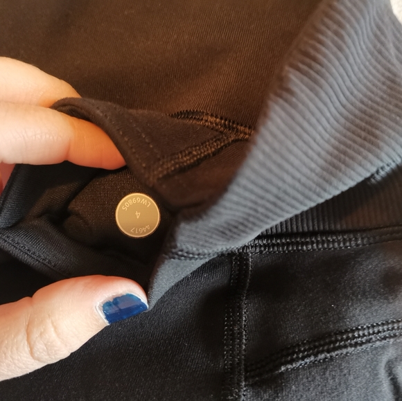 Lululemon crop pants - Picture 2 of 3